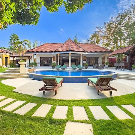 Villa Bugis Abimanyu Seminyak ภายนอก รูปภาพ